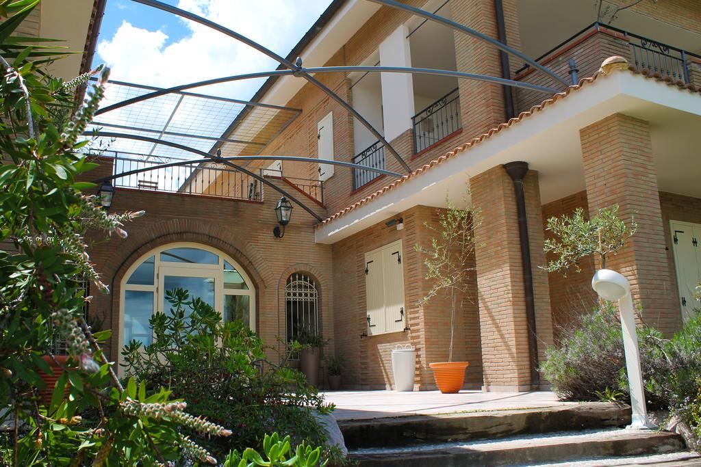 Le Nicchie Guest House Лучера Экстерьер фото
